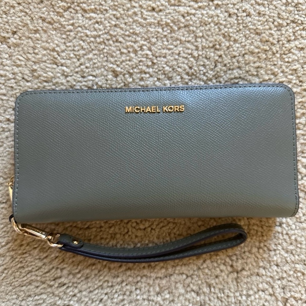 Michael Kors Leather Continental Wristlet